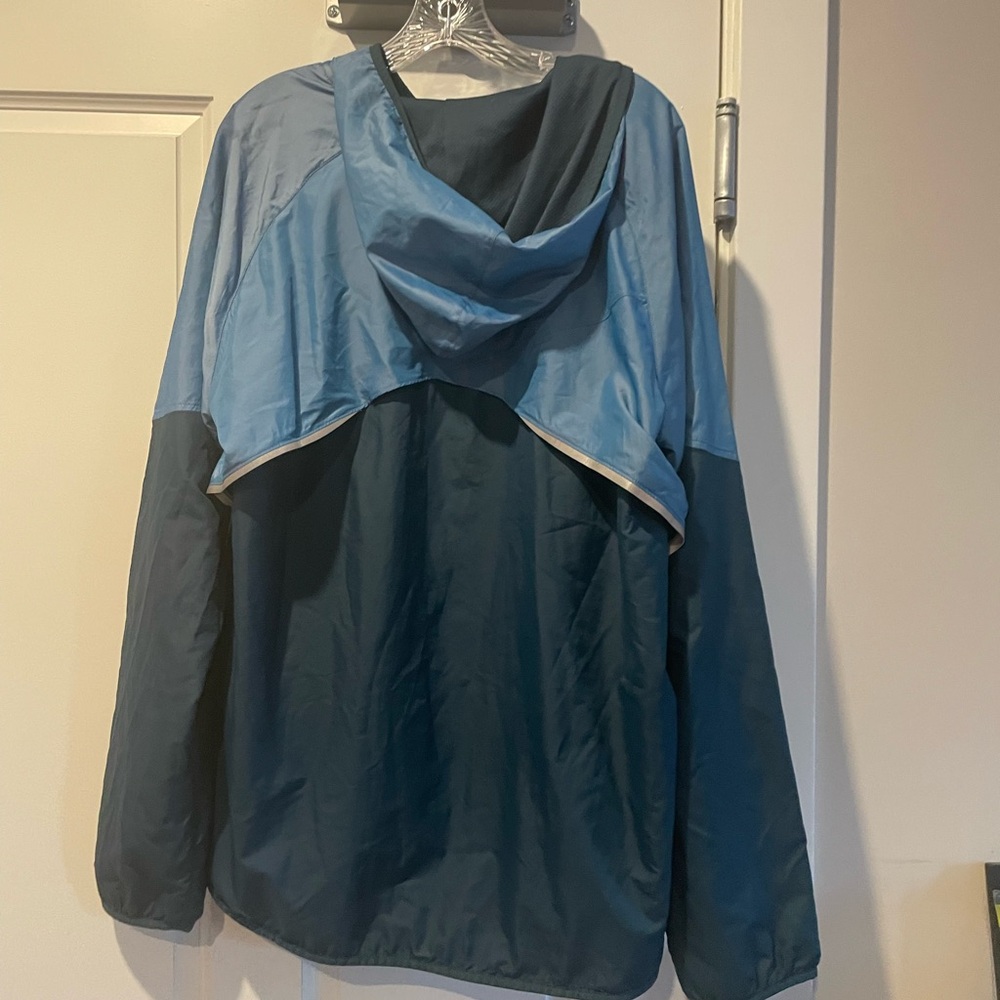 Underarmor Run Jacket - image 7